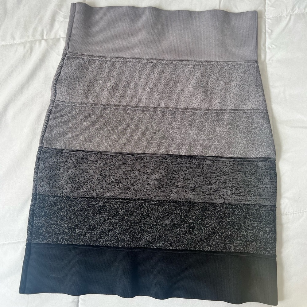 BCBG BANDANGE MINI SKIRT